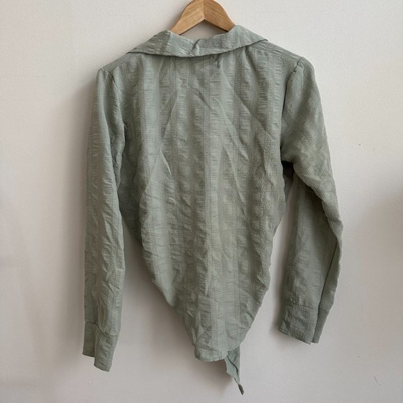 PRETTY LITTLE THING SAGE GREEN WRAP FRONT TIE BLOUSE LIGHT WEIGHT - Picture 3 of 6